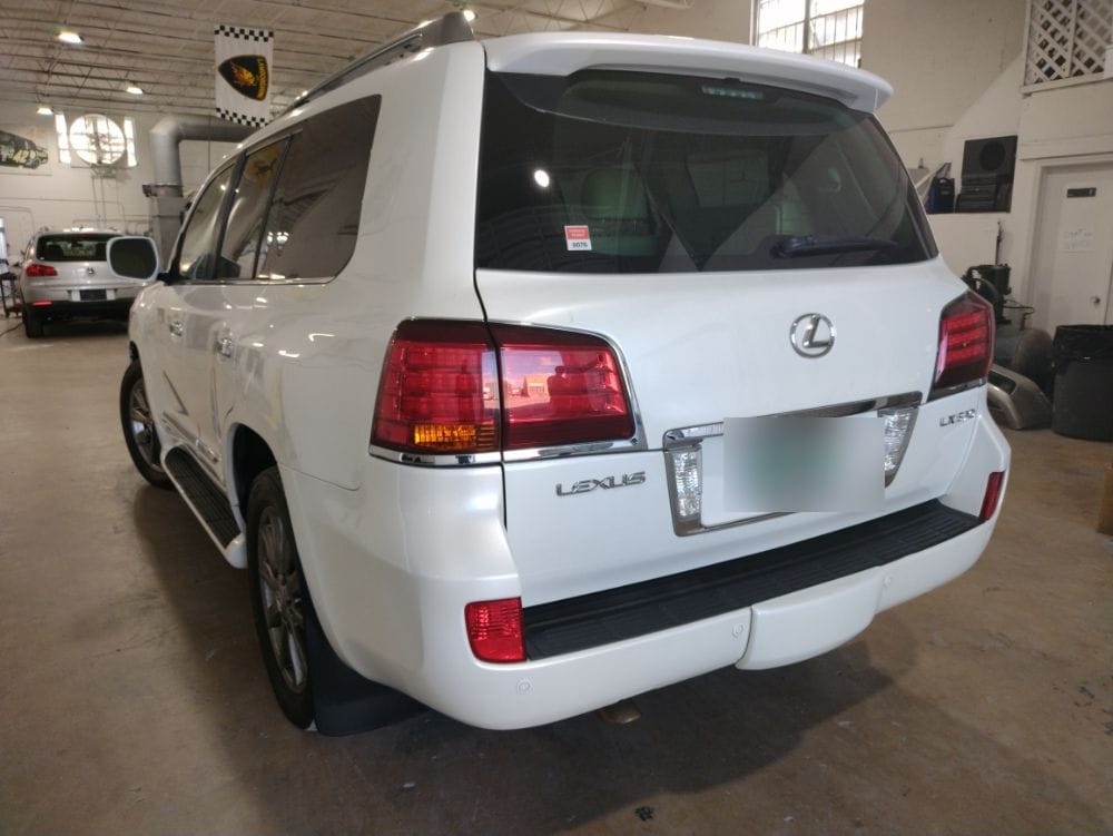 The same Lexus LX570 with rear repaired